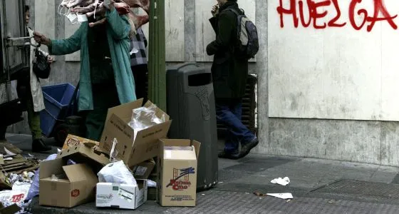 International : À Madrid, grève illimitée dans les services du nettoiement et des espaces verts.